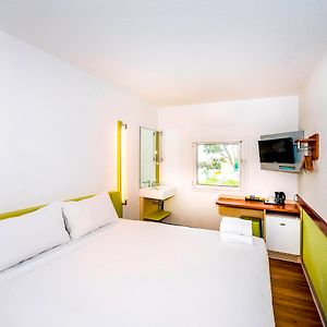 Habitación Estándar con 2 Camas Individuales